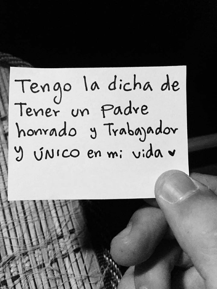 Tengo la dicha de tener un padre honrado y trabajador y único en mi vida -  