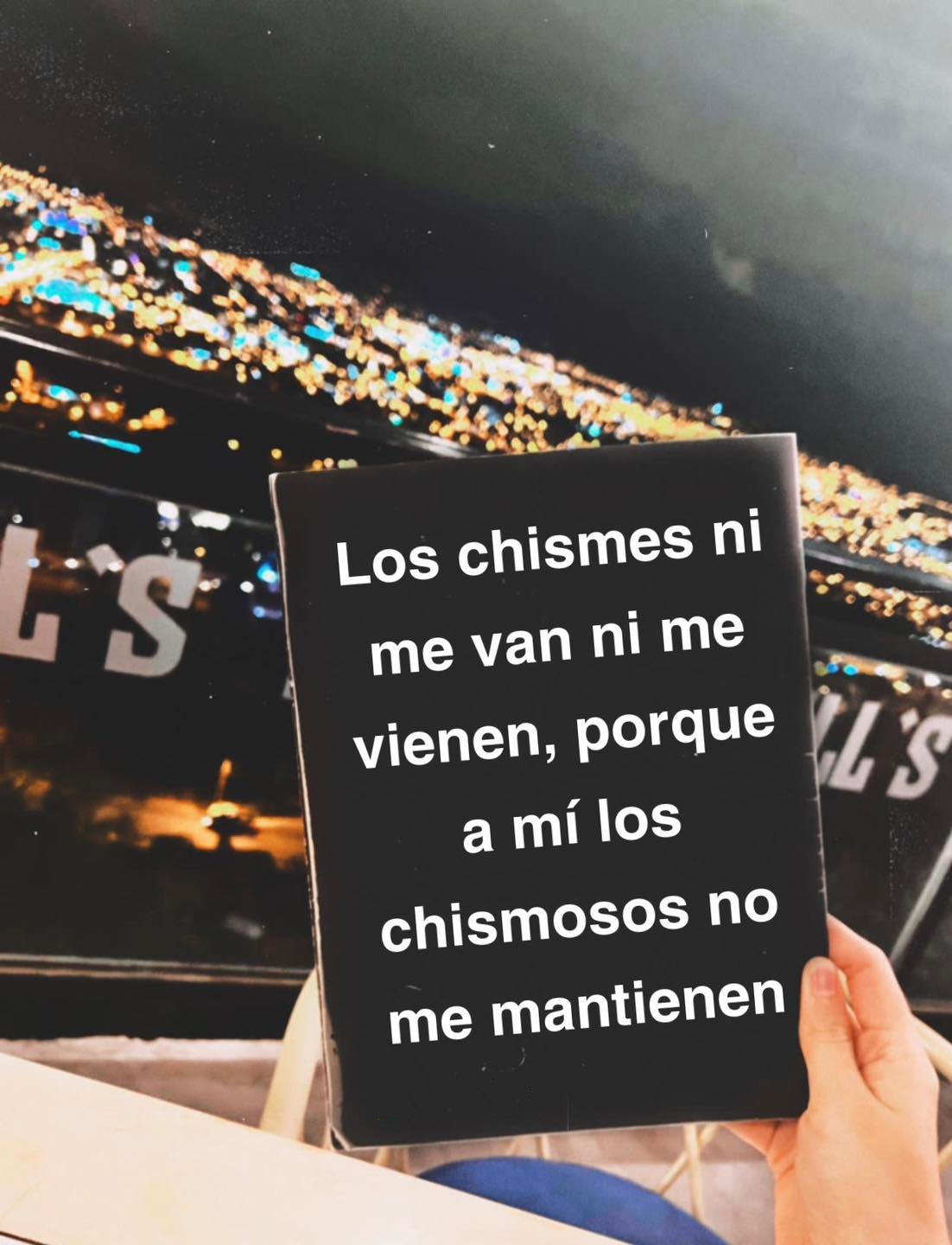 Los chisme ni me van ni me vienen, porque a mi solo chismoso no me mantienen