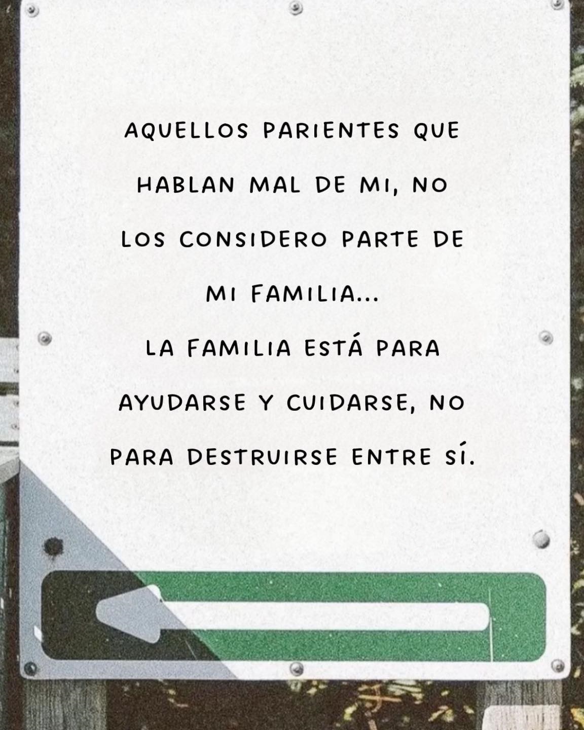 Aquellos parientes que hablan mal de mi, no los considero parte de mi familia...