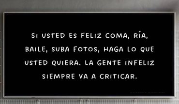 Si usted es feliz coma, ria, baile suba fotos, haga lo que usted quiera