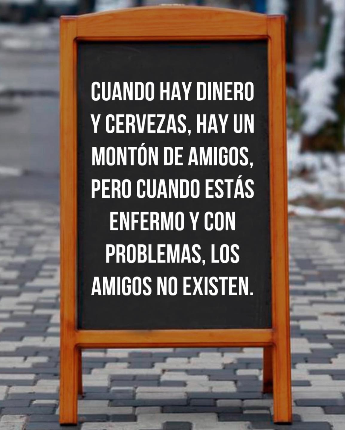 Cuando hay dinero y bebidas hay un montón de amigos