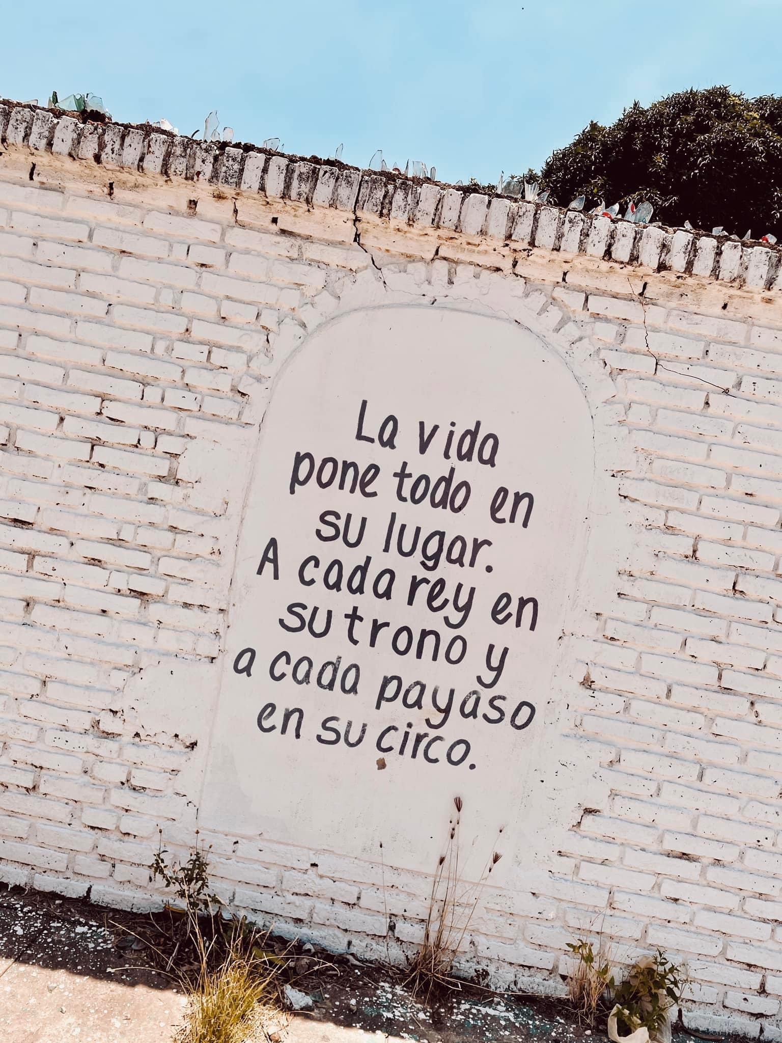 La vida pone todo en su lugar. A cada rey en su trono y a cada payaso en su circo