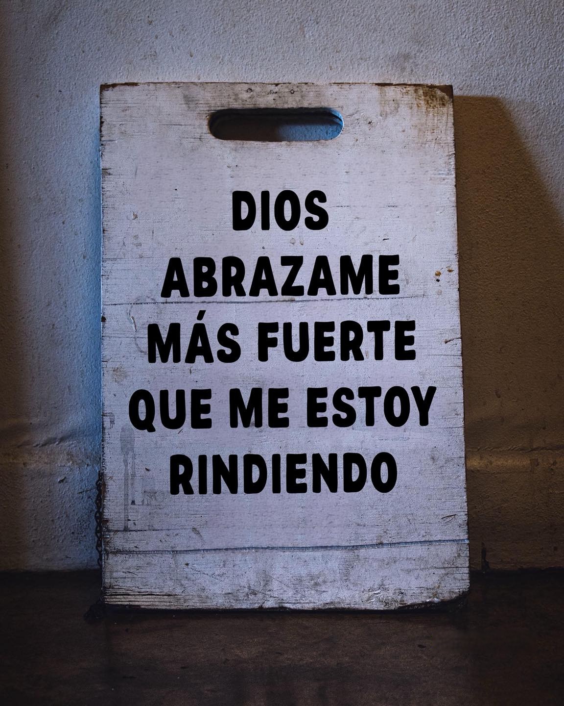 Dios abrázame más fuerte que me estoy rindiendo